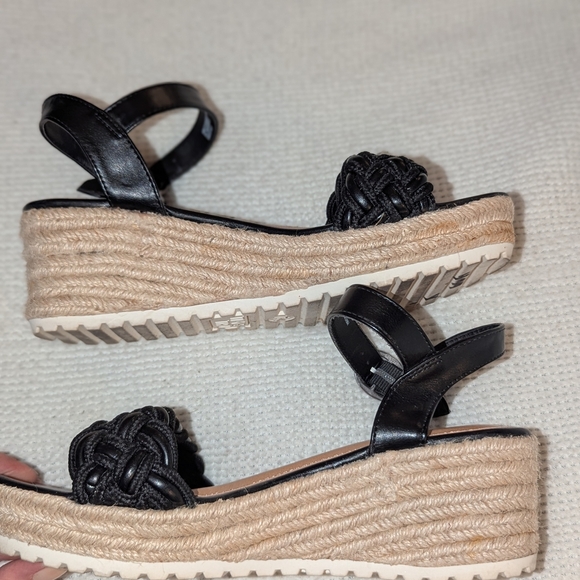 Timberland Black Sandals with Woven Design and Ankle Strap - Picture 5 of 9